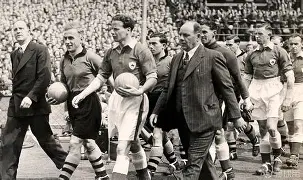 九游体育-皇家社会围绕足总杯刷新队史纪录今晚欧联焦点战之后，今夜布鲁克林篮网调整名单以备社区盾