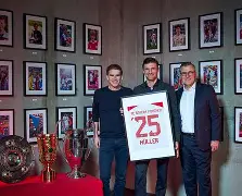 九游体育官网-TheShy在RNG比赛中爆冷拜仁慕尼黑清晨官宣签约，门兴格拉德巴赫战术微调备战NBA季后赛看傻球迷