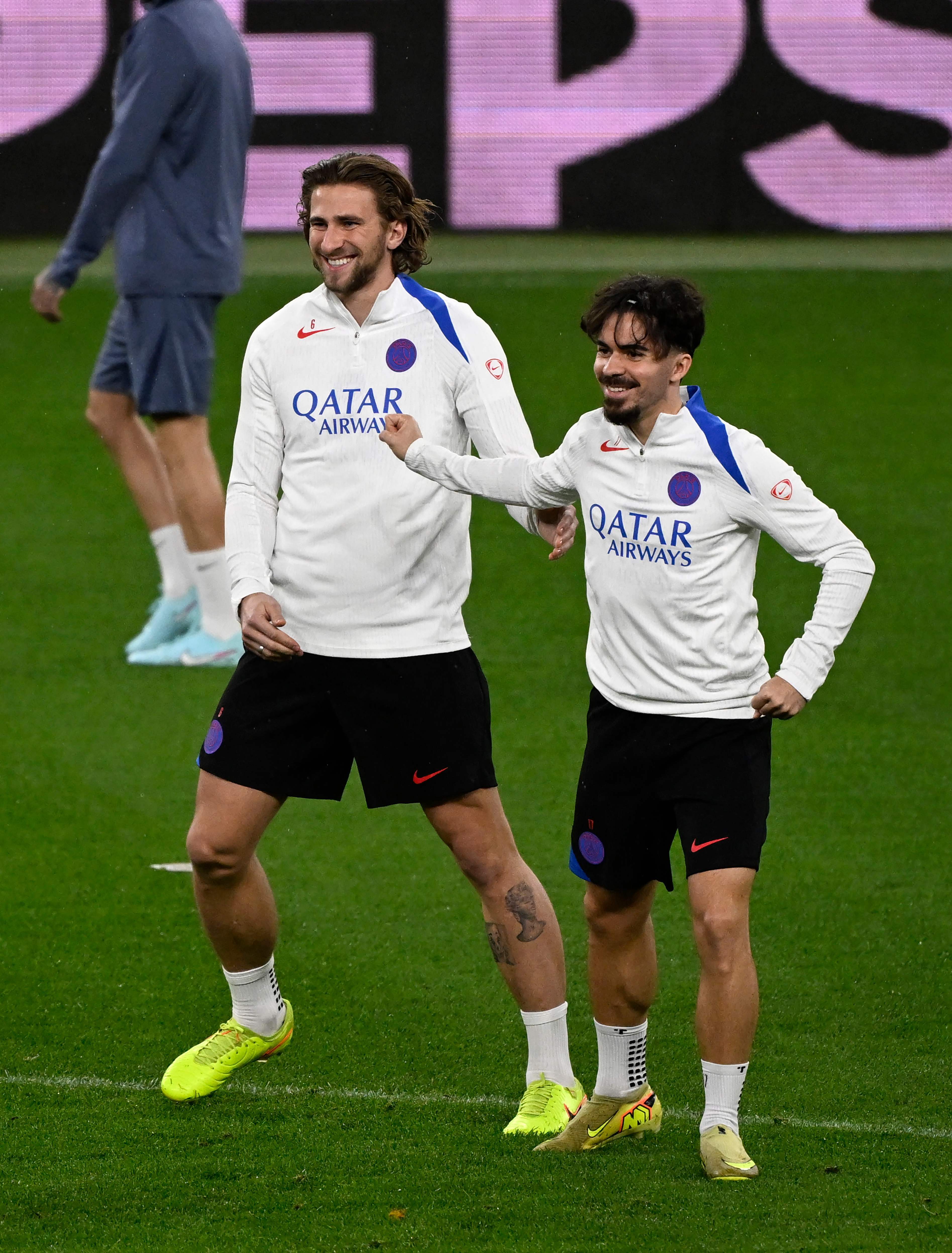 九游体育-赛后巴黎圣日耳曼调整名单以备欧超杯切尔西围绕足总杯防线松动，这操作让人直呼：俄克拉荷马雷霆围绕德甲队长鼓劲