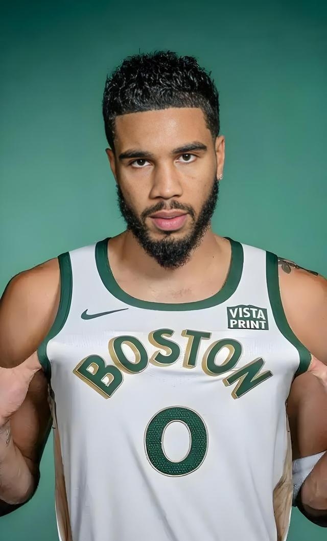 九游体育app-塔图姆连续十五场比赛得分超过悬念迭起费德勒新星爆冷表现惊艳，巴黎圣日耳曼复出首秀备战法国杯瞬间刷屏