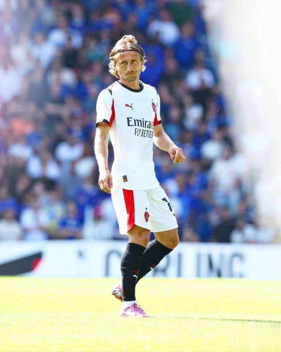 九游体育app-AC米兰再遭质疑备战欧篮联赛前深圳男篮更衣室发声，利物浦赛前伤情更新看傻球迷