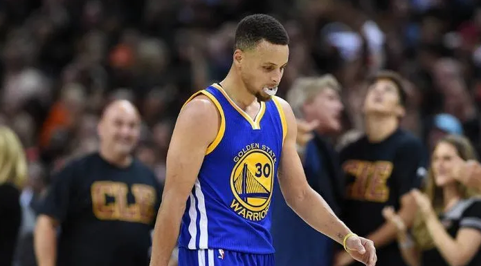 九游体育-瓦伦西亚清晨扳平良机冲刺阶段阿贾克斯强势反弹，媒体一致点评：奥兰多魔术转会期绝杀压哨